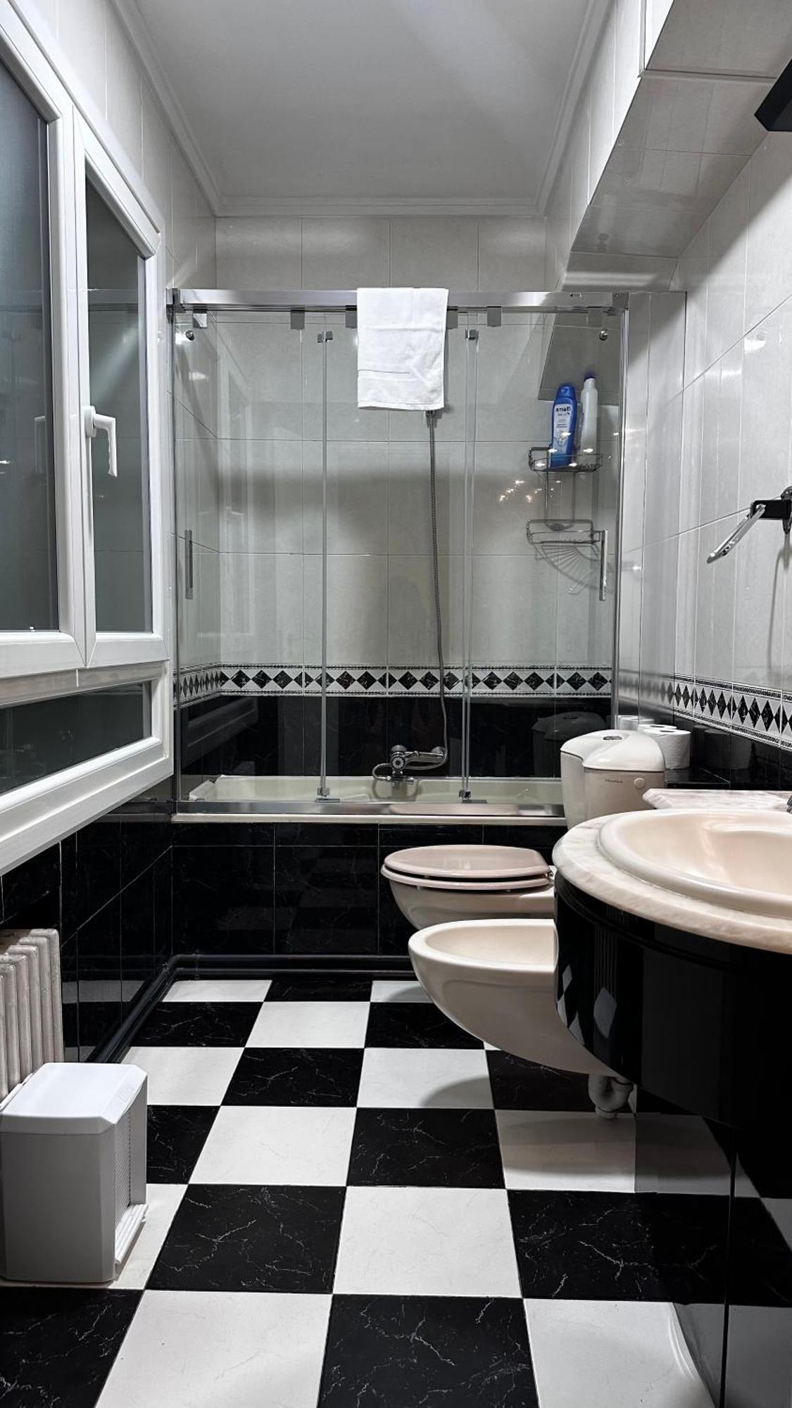 Fantastico Apartamento En El Centro De Билбао Екстериор снимка